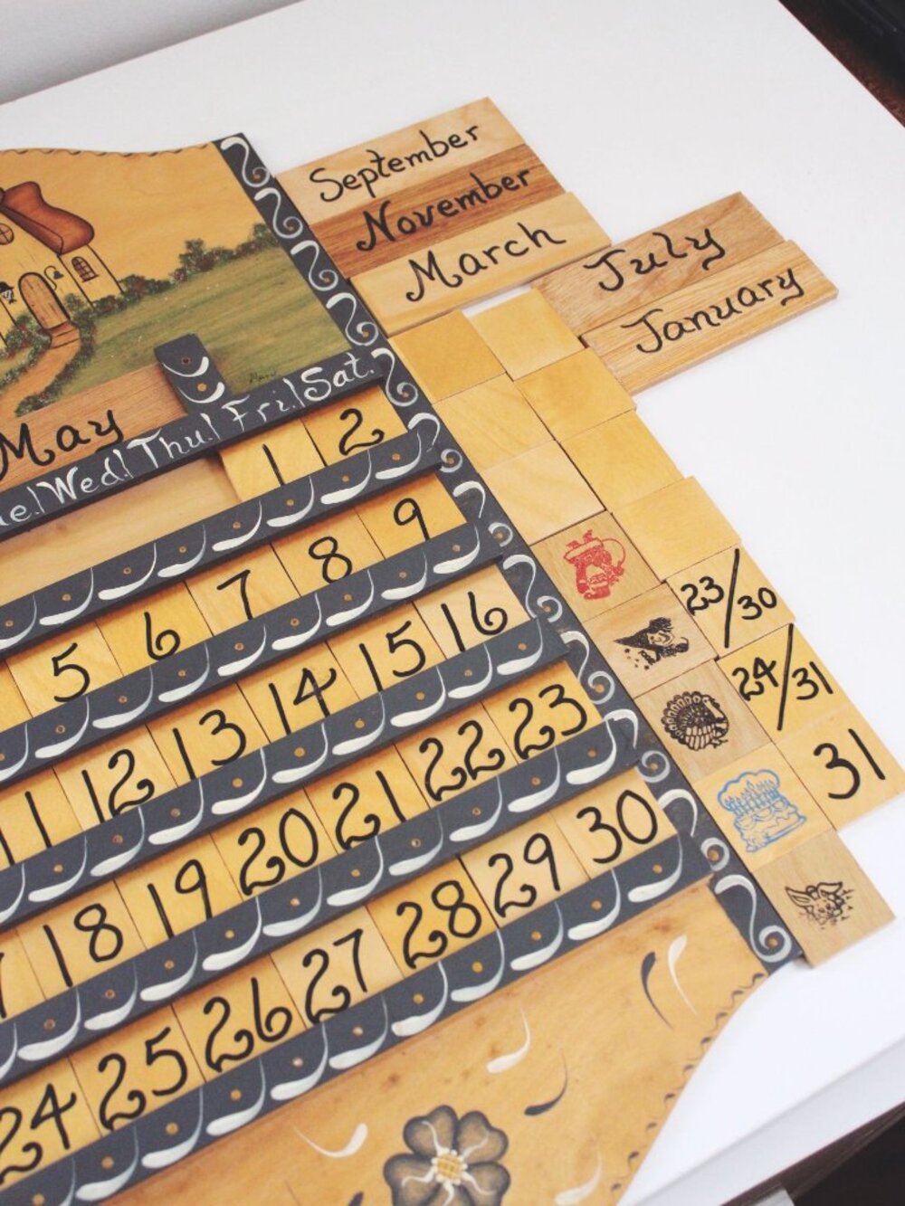 Vintage Wooden Wall Perpetual Calendar 1987 Hand-Painted Interchangeable Month D - Picture 5 of 6